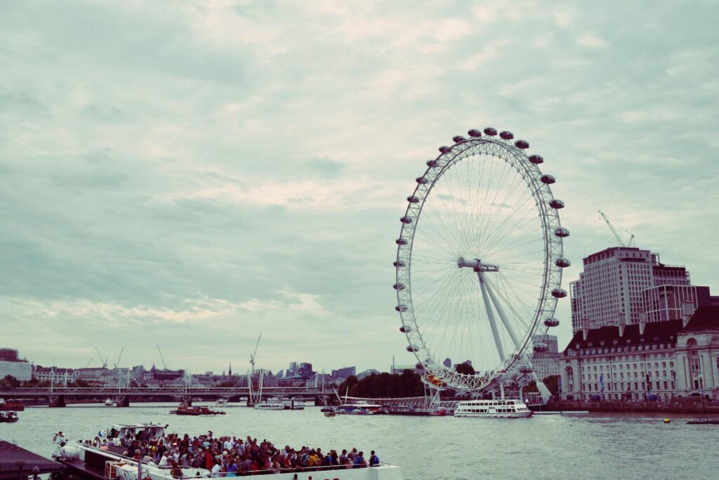 Photo of Oxford ferris Wheel taken by SJC Long Island student Heather Mannkopf.