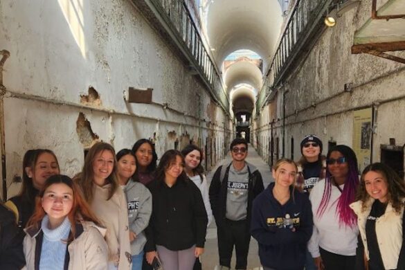 students in prison museum.